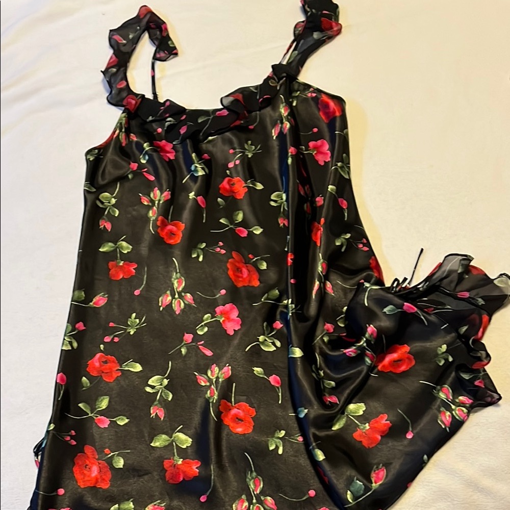 Morgan Taylor Black and Red Floral Chemise with Matching Robe